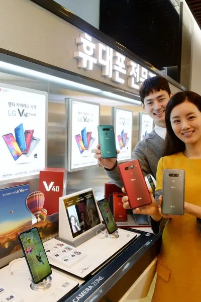 LG V40 ThinQ smartphone