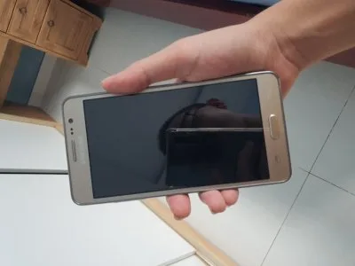 Samsung Galaxy On5 smartphone