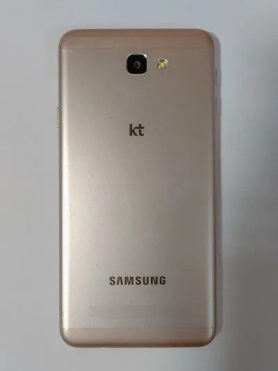 Samsung Galaxy On7 smartphone