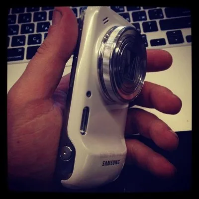 Samsung Galaxy S4 Zoom smartphone