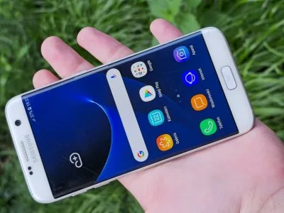 Samsung Galaxy S7 smartphone