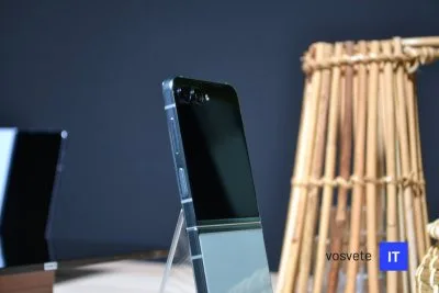 Samsung Galaxy Z Flip 3 smartphone