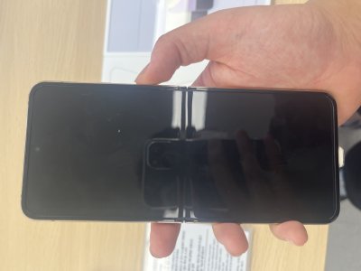 Samsung Galaxy Z Flip4