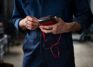 A DIY Guide to Replacing the Temperature Sensor in a Mobile Phone Battery